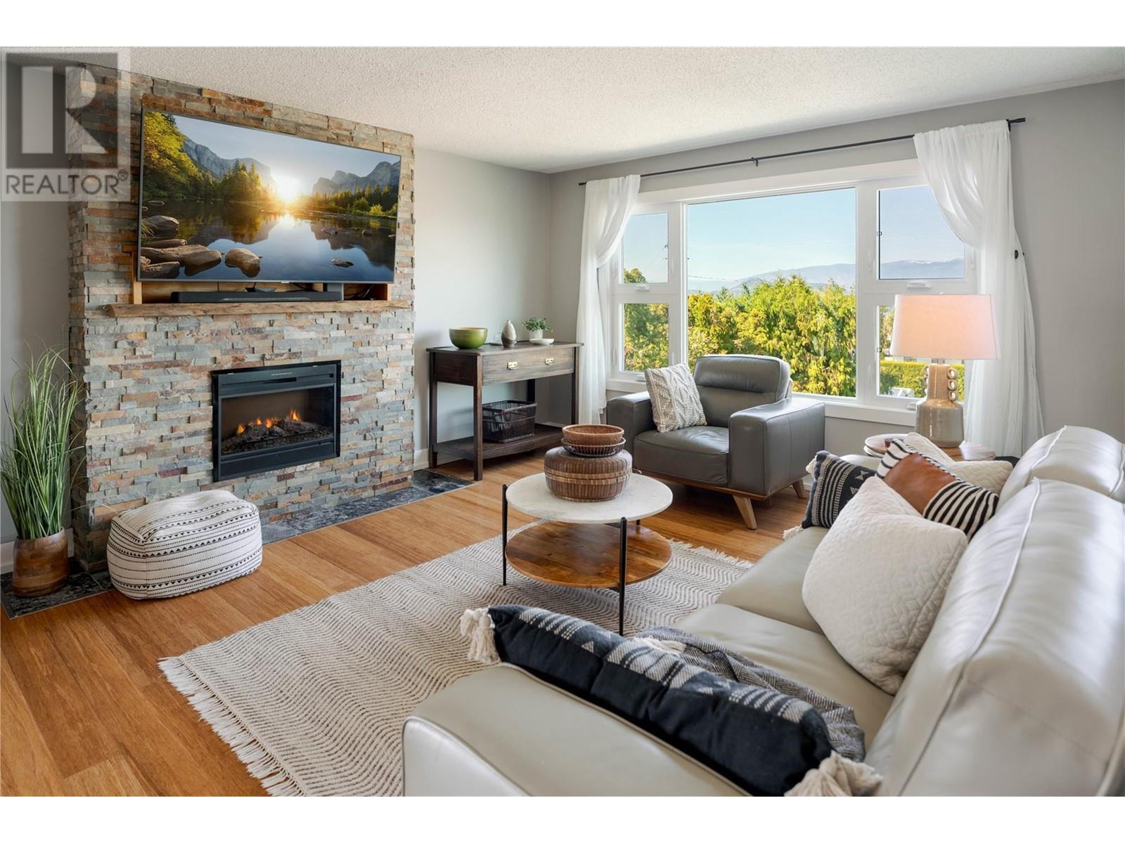1815 Jonathan Road, Kelowna, British Columbia  V1P 1A9 - Photo 2 - 10344082