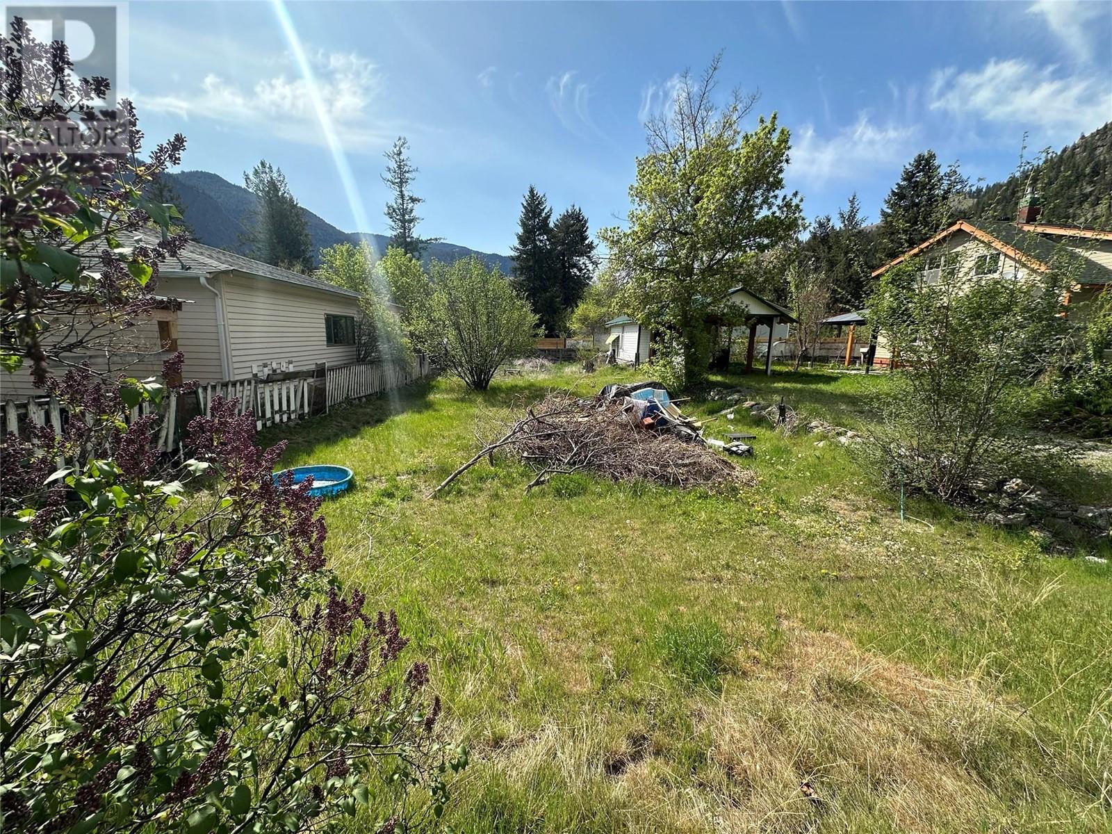 810 Daly Avenue, Hedley, British Columbia  V0X 1K0 - Photo 2 - 10345752