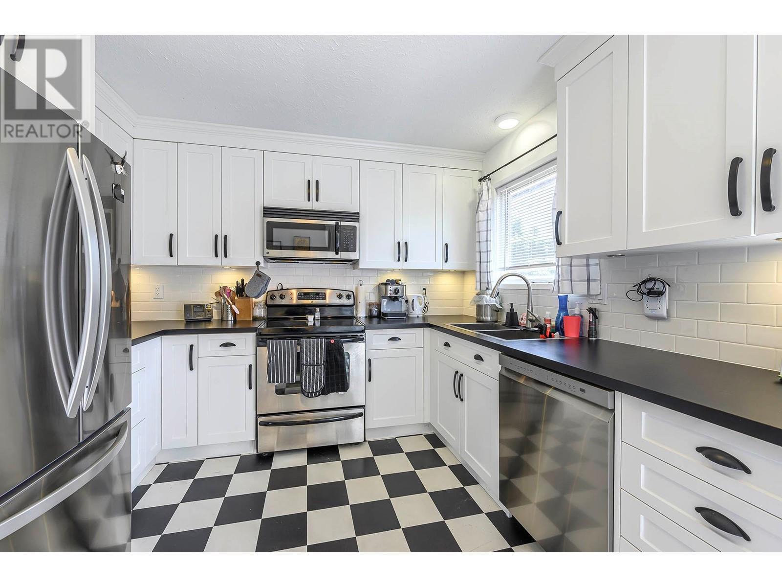 1021 Dundas Street, Kamloops, British Columbia  V2B 2T1 - Photo 11 - 10345793
