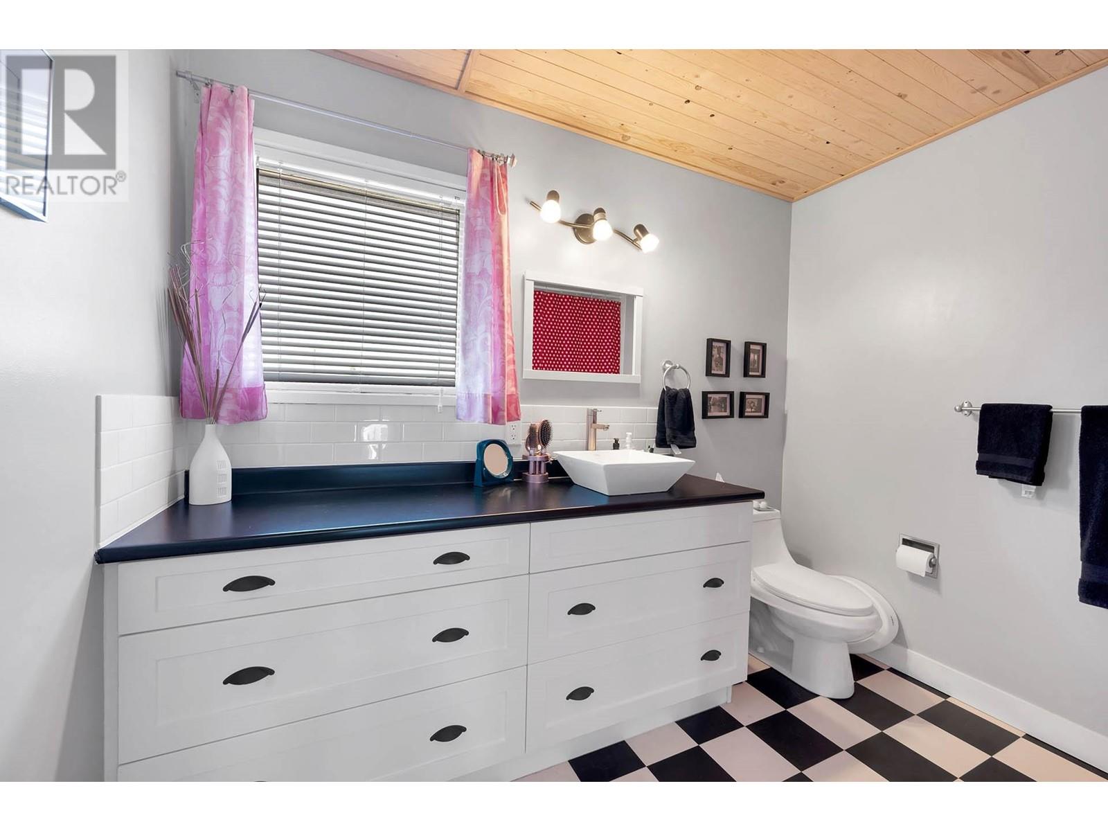 1021 Dundas Street, Kamloops, British Columbia  V2B 2T1 - Photo 26 - 10345793