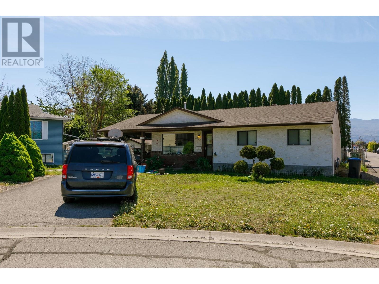 2913 Bouvette Street, Kelowna, British Columbia  V1Y 3K5 - Photo 1 - 10345686
