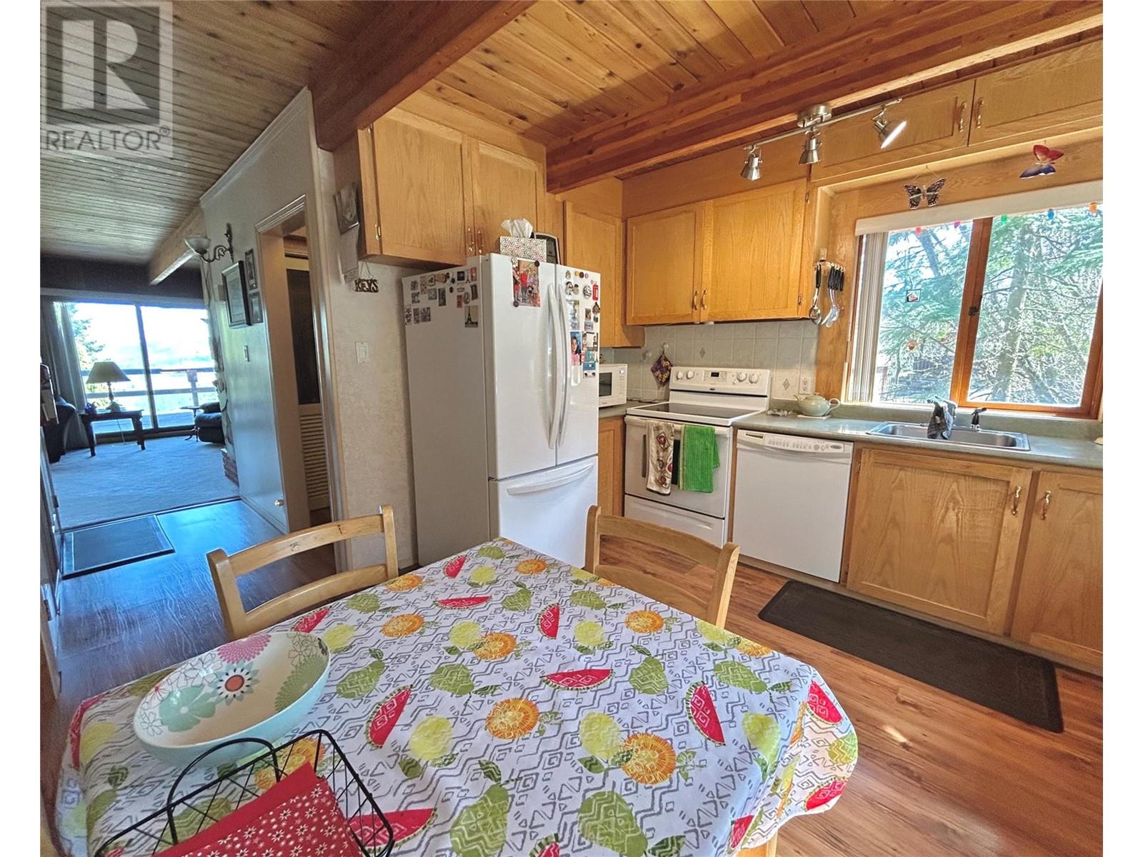 2160 Lower Georgia Street, Rossland, British Columbia  V0G 1Y0 - Photo 13 - 10344608