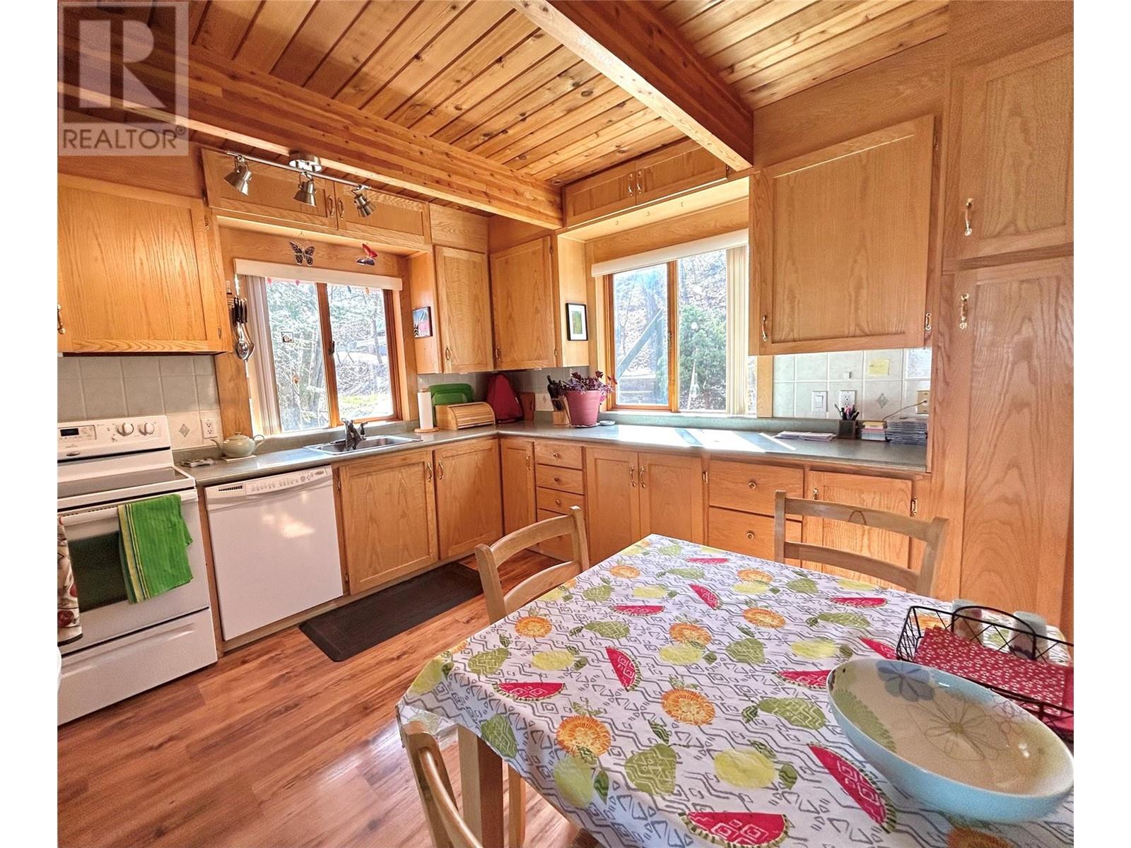 2160 Lower Georgia Street, Rossland, British Columbia  V0G 1Y0 - Photo 14 - 10344608