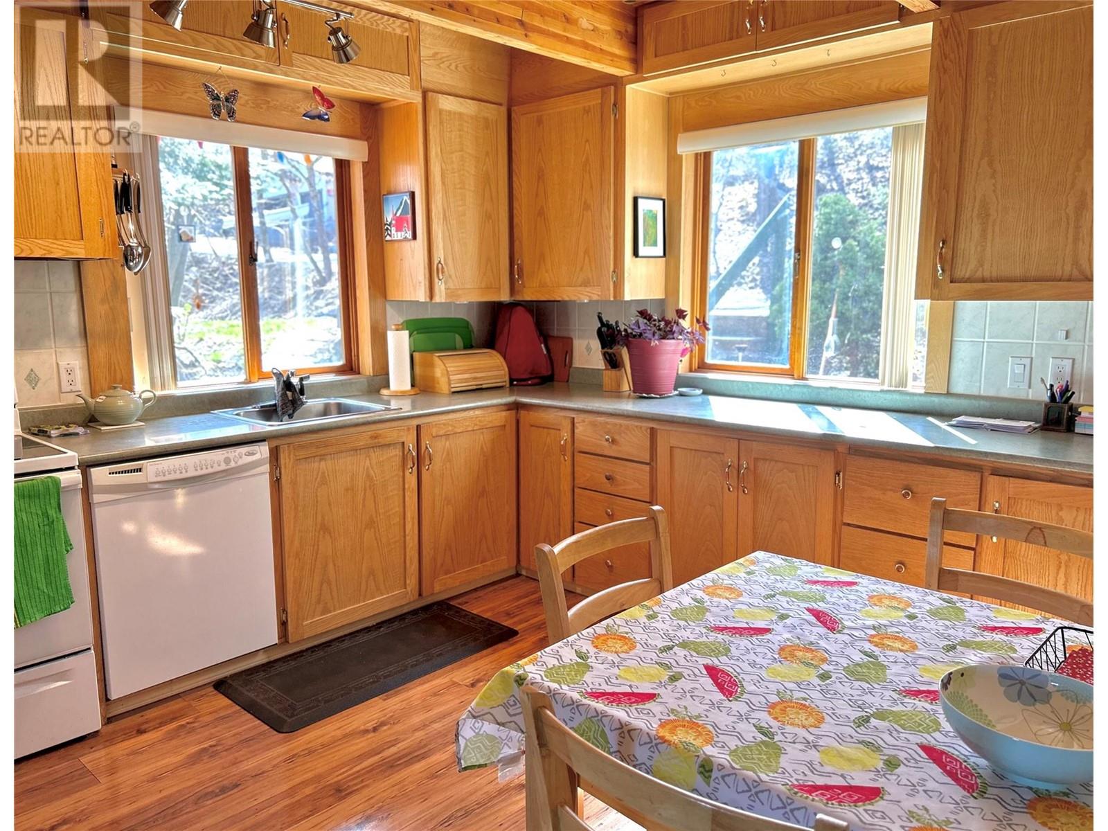 2160 Lower Georgia Street, Rossland, British Columbia  V0G 1Y0 - Photo 15 - 10344608