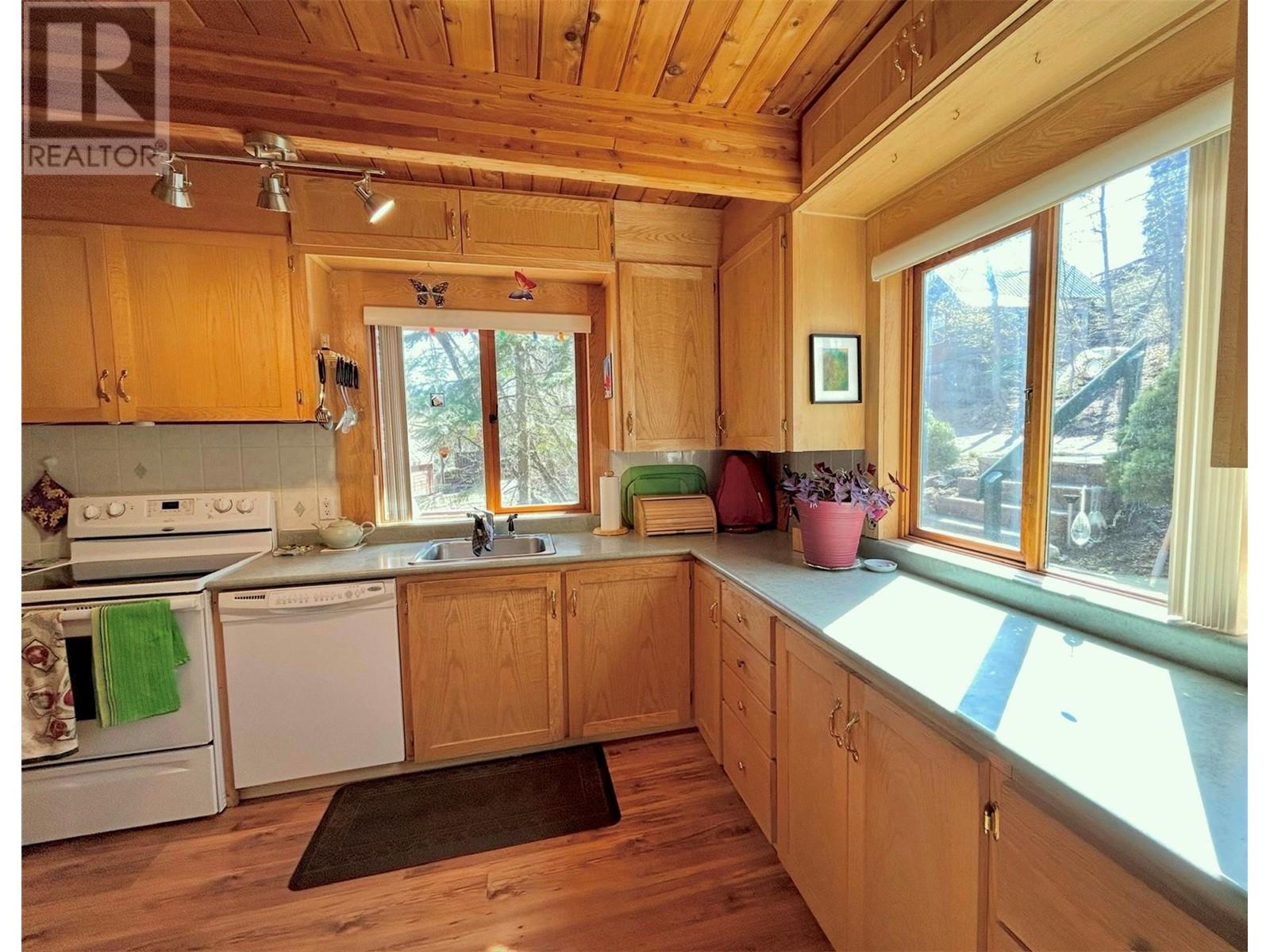 2160 Lower Georgia Street, Rossland, British Columbia  V0G 1Y0 - Photo 16 - 10344608