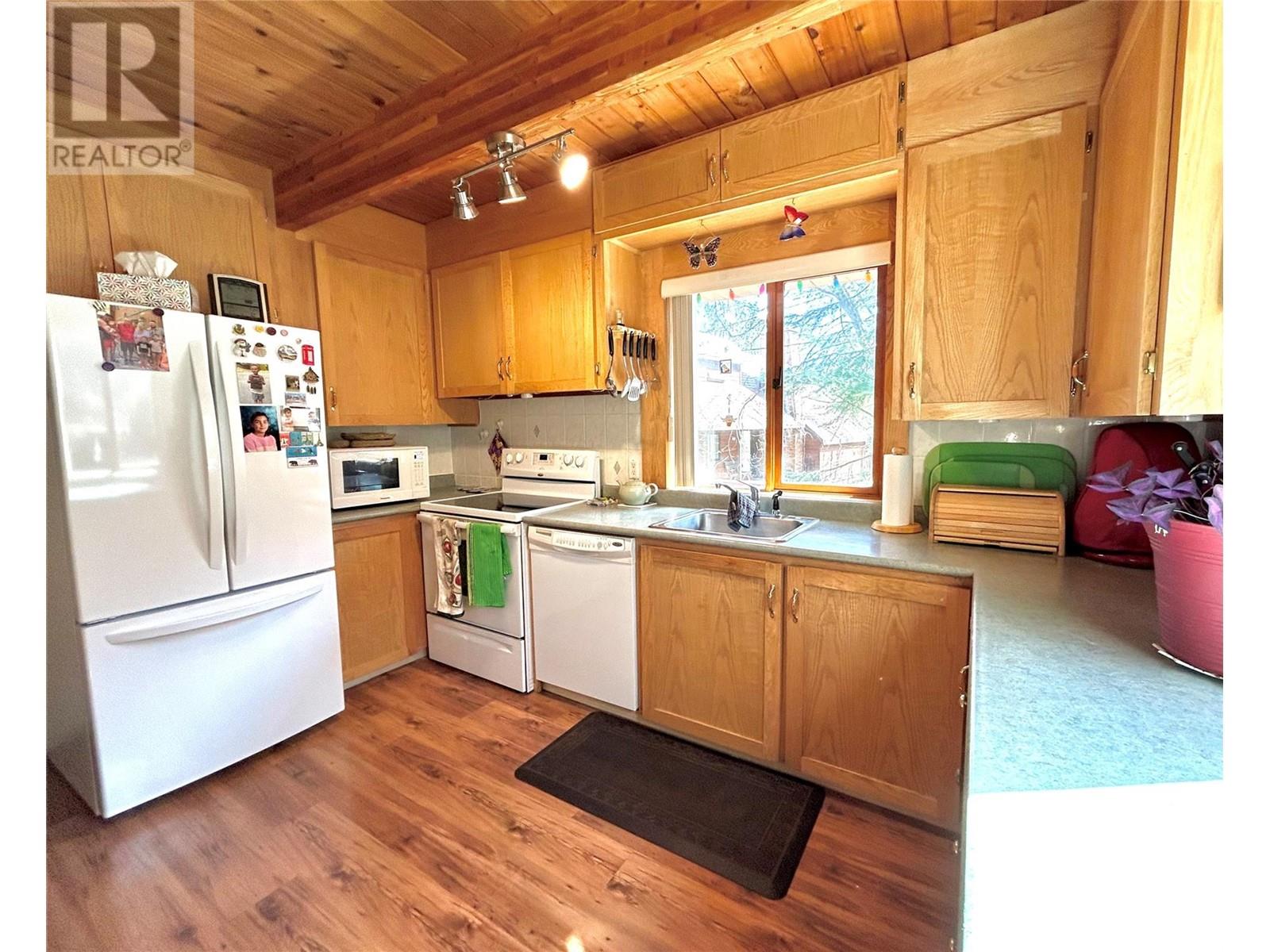 2160 Lower Georgia Street, Rossland, British Columbia  V0G 1Y0 - Photo 17 - 10344608