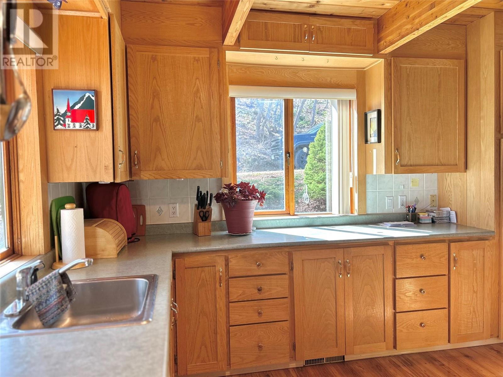 2160 Lower Georgia Street, Rossland, British Columbia  V0G 1Y0 - Photo 19 - 10344608