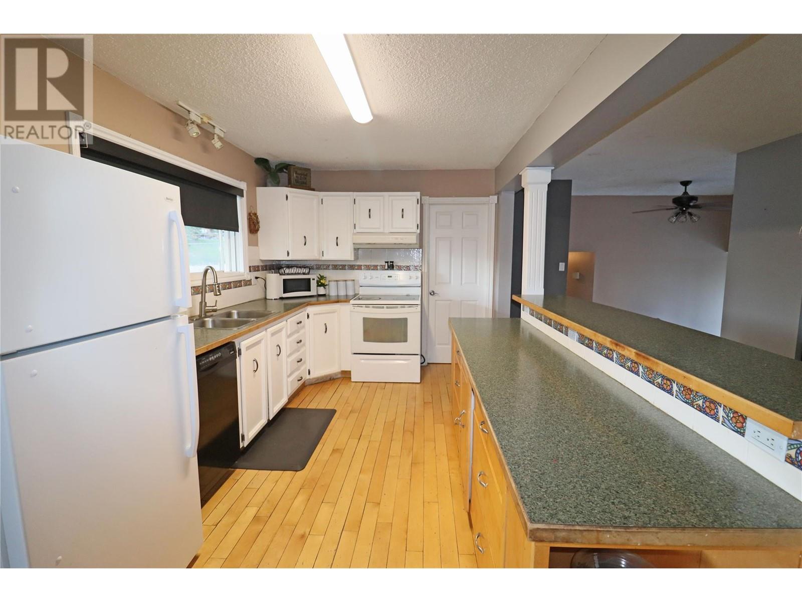 7661 Phoenix Way, Grand Forks, British Columbia  V0H 1H0 - Photo 4 - 10345724