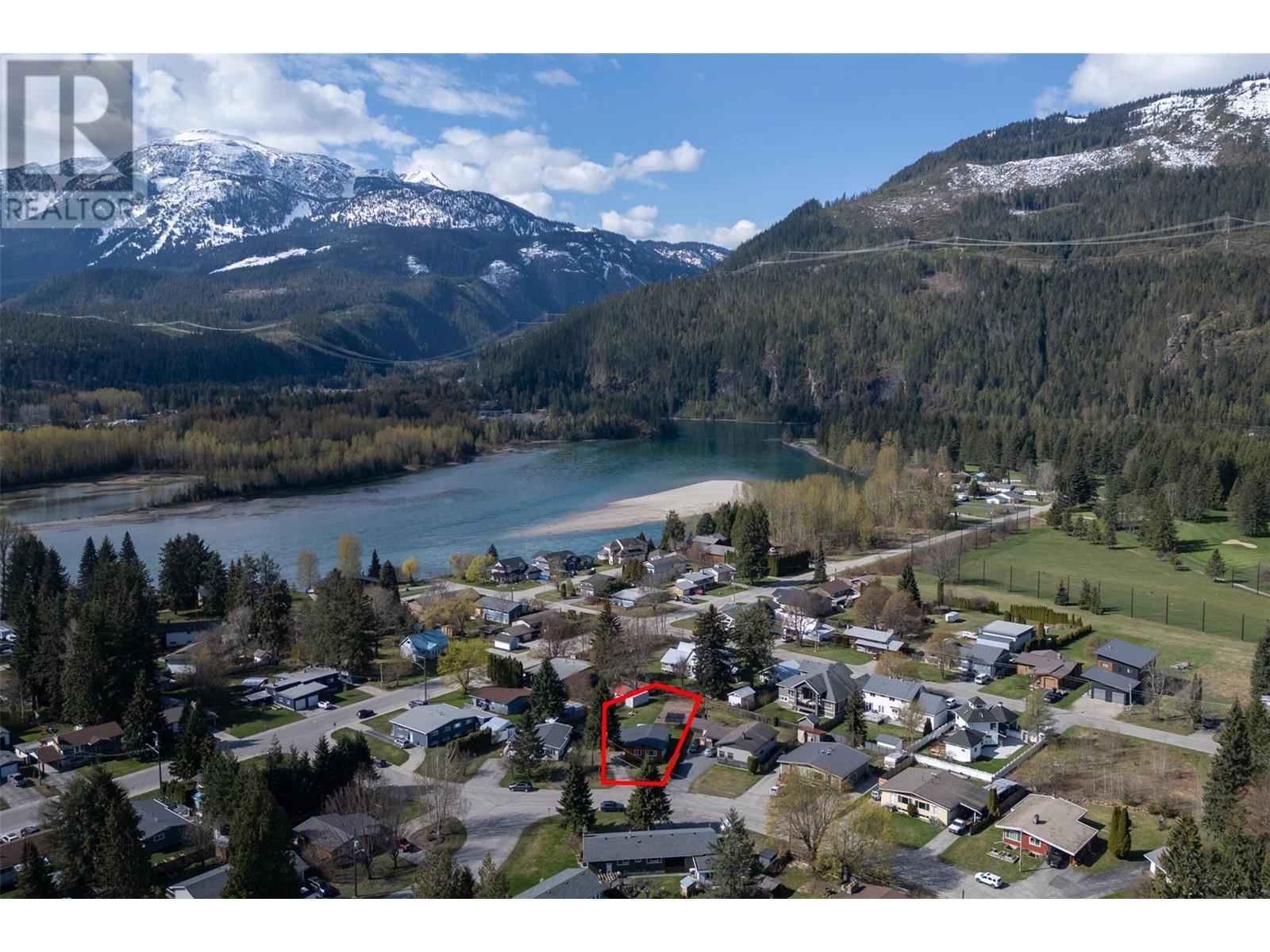 117 Peterson Drive, Revelstoke, British Columbia  V0E 2S0 - Photo 1 - 10345677