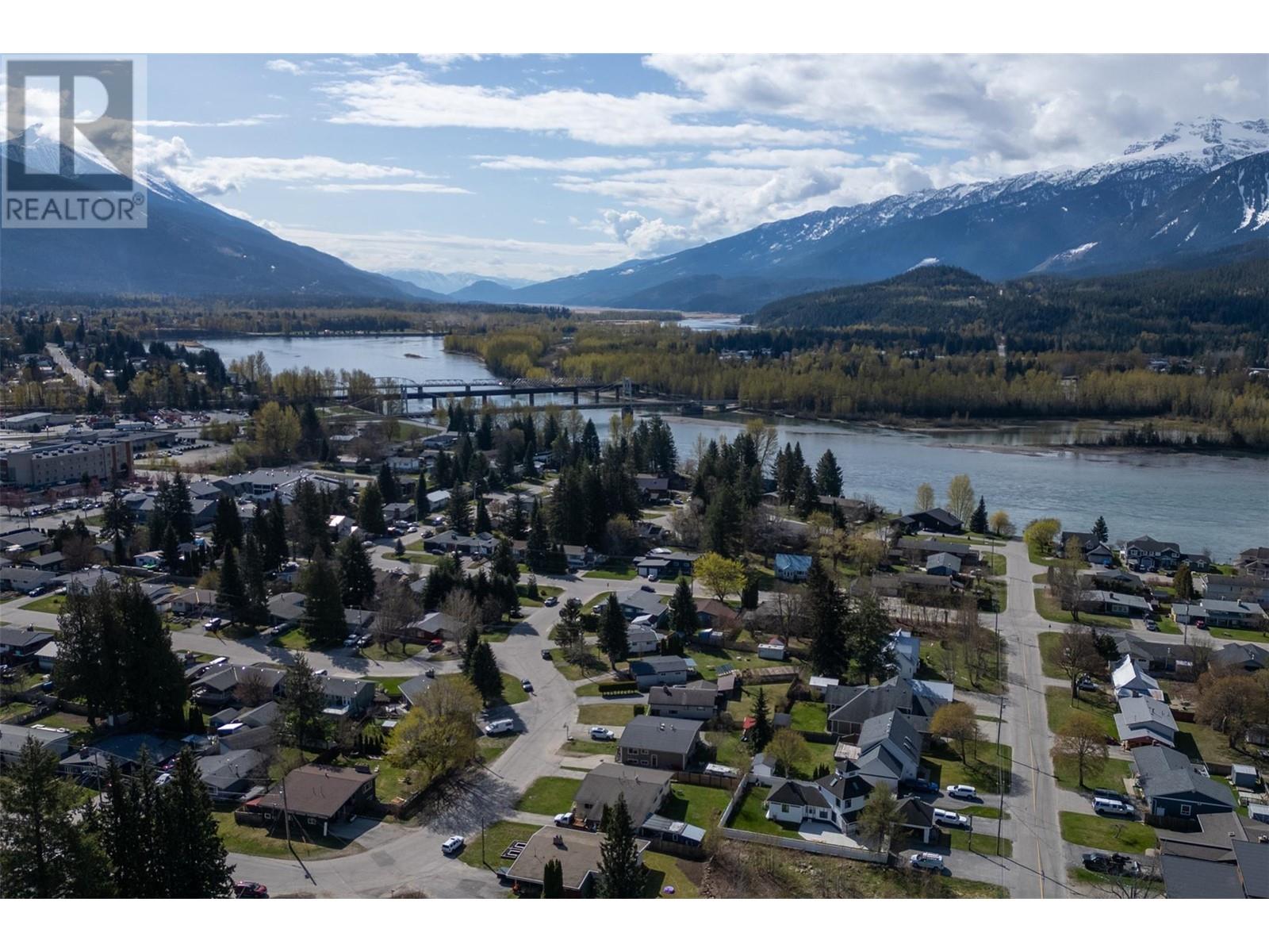 117 Peterson Drive, Revelstoke, British Columbia  V0E 2S0 - Photo 4 - 10345677