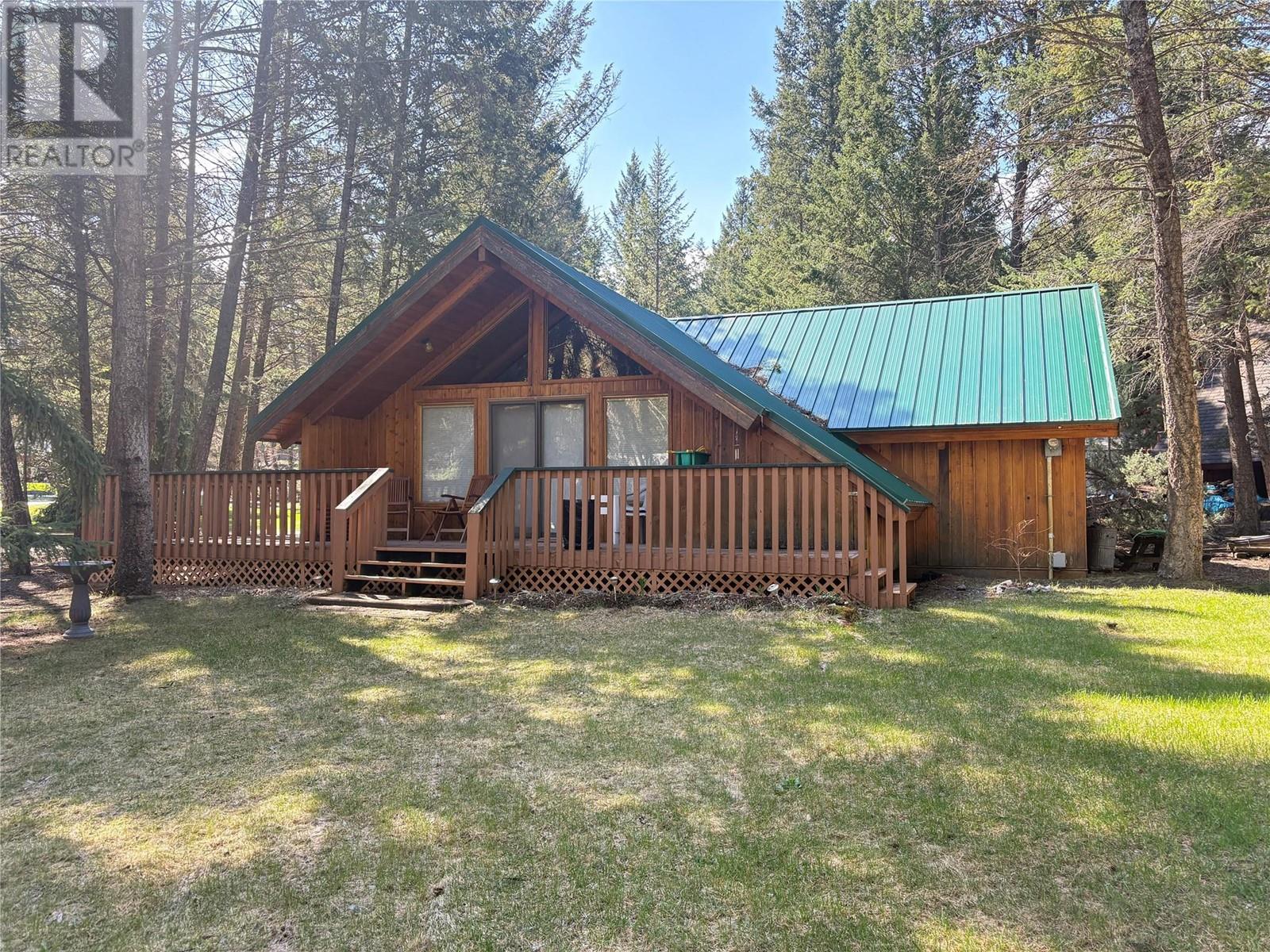 1037 Ridge Way, Windermere, British Columbia  V0B 2L0 - Photo 1 - 10344634