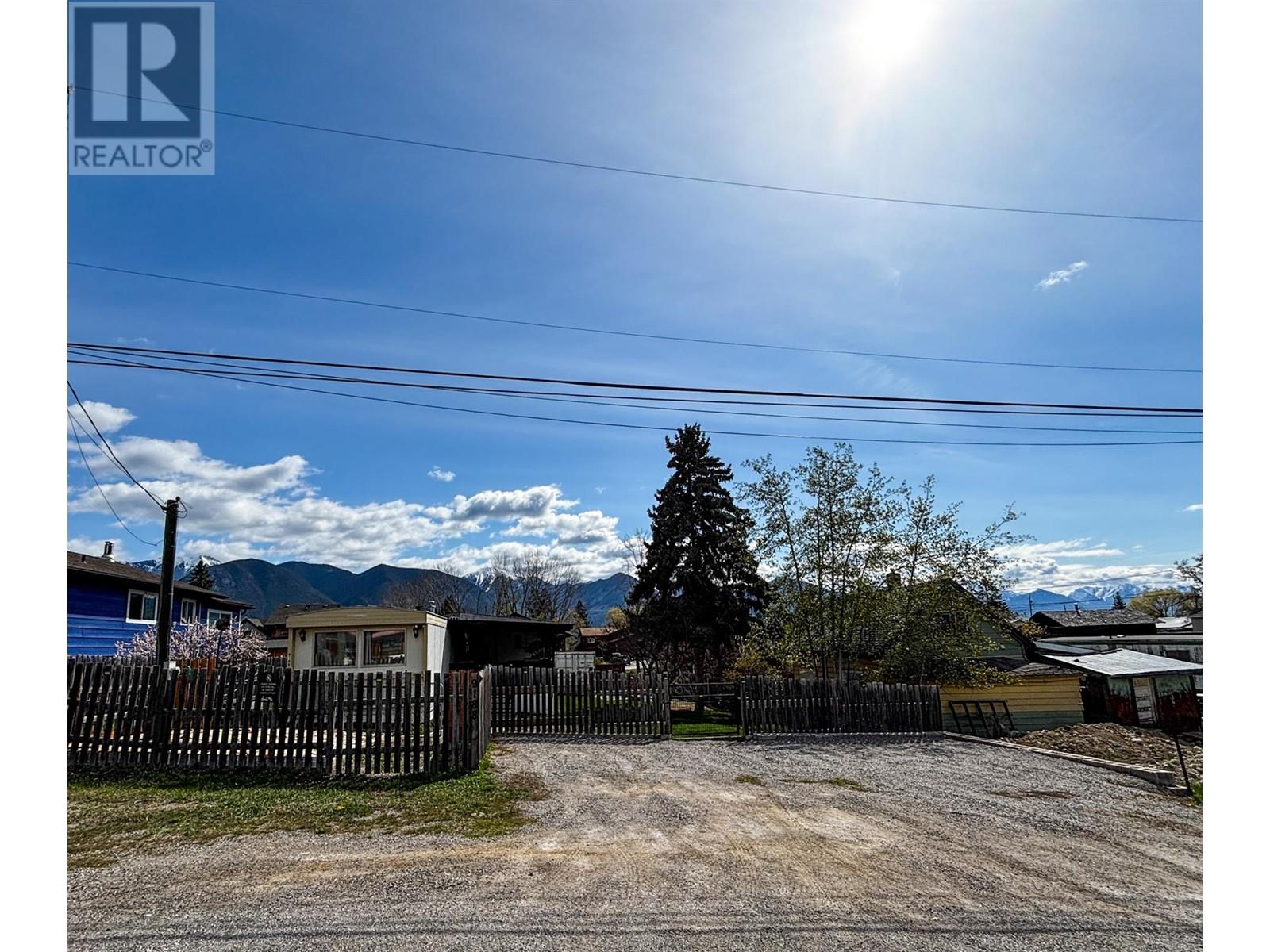 9188 West Avenue, Wilmer, British Columbia  V0A 1K5 - Photo 1 - 10345811