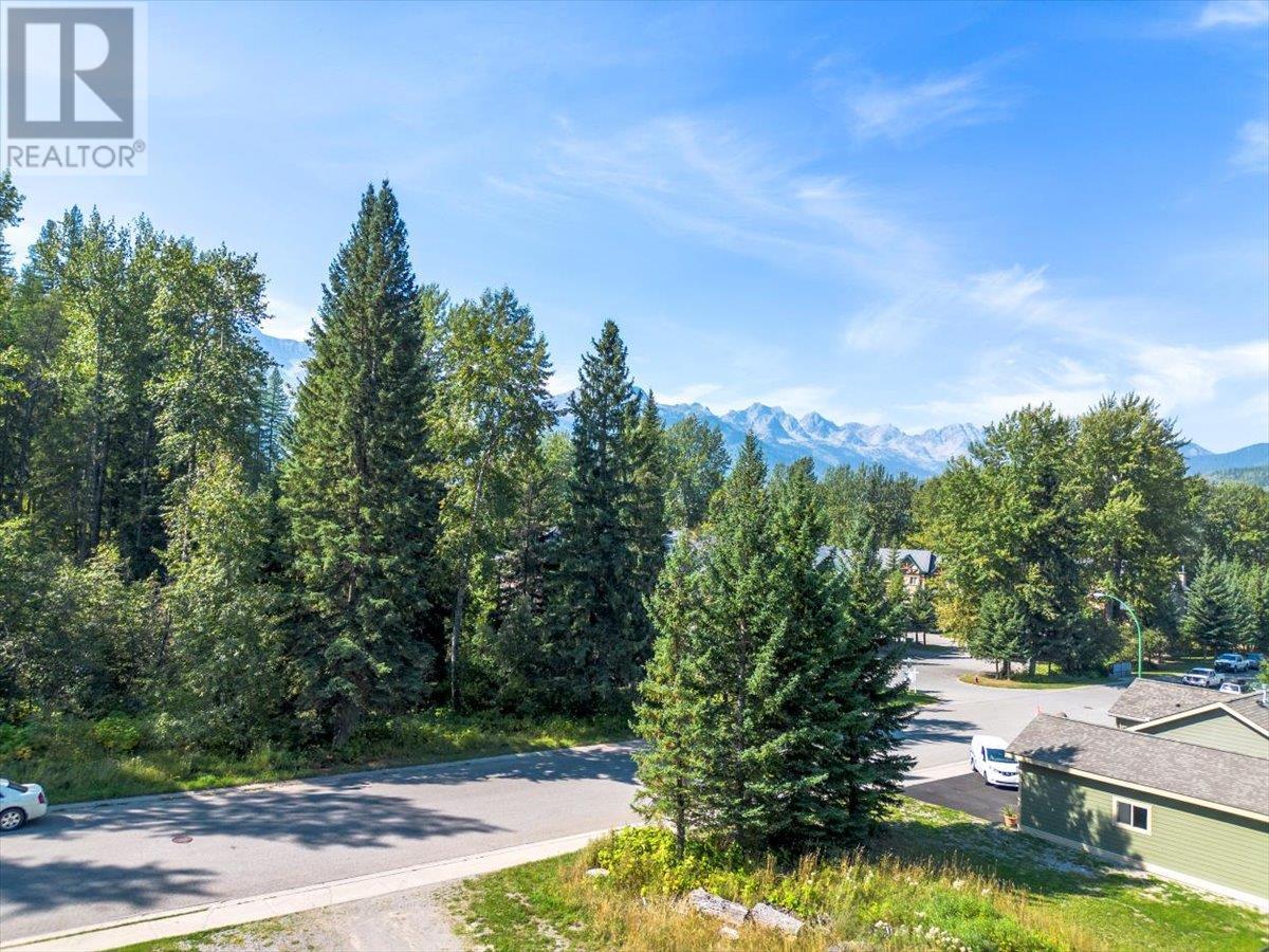 55 Castle Mountain Road, Fernie, British Columbia  V0B 1M4 - Photo 2 - 10345519