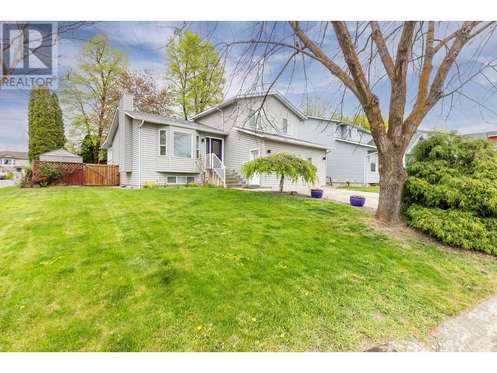 2049 Aster Road, Kelowna, British Columbia  V1V 1P4 - Photo 2 - 10345302