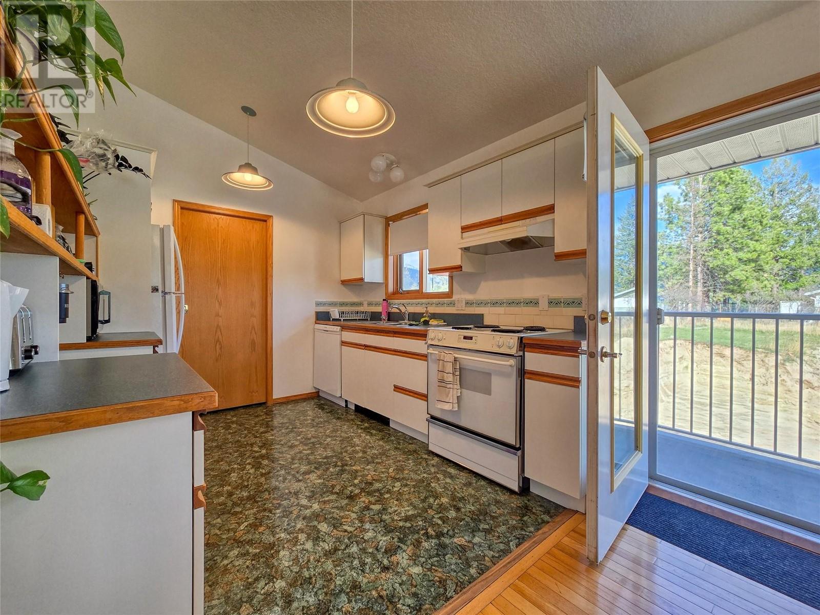2031 13th Avenue, Invermere, British Columbia  V0A 1K4 - Photo 21 - 10344502