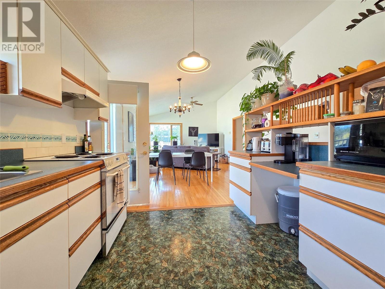 2031 13th Avenue, Invermere, British Columbia  V0A 1K4 - Photo 23 - 10344502