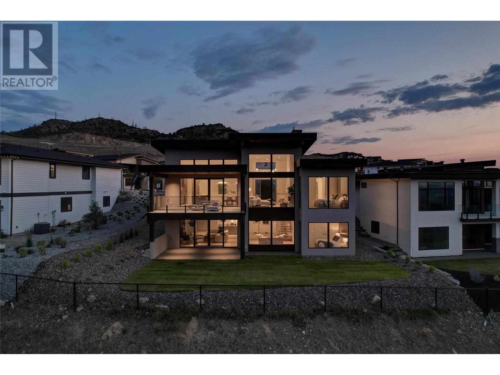 1054 Emslie Street, Kelowna, British Columbia  V1W 5J1 - Photo 2 - 10345760