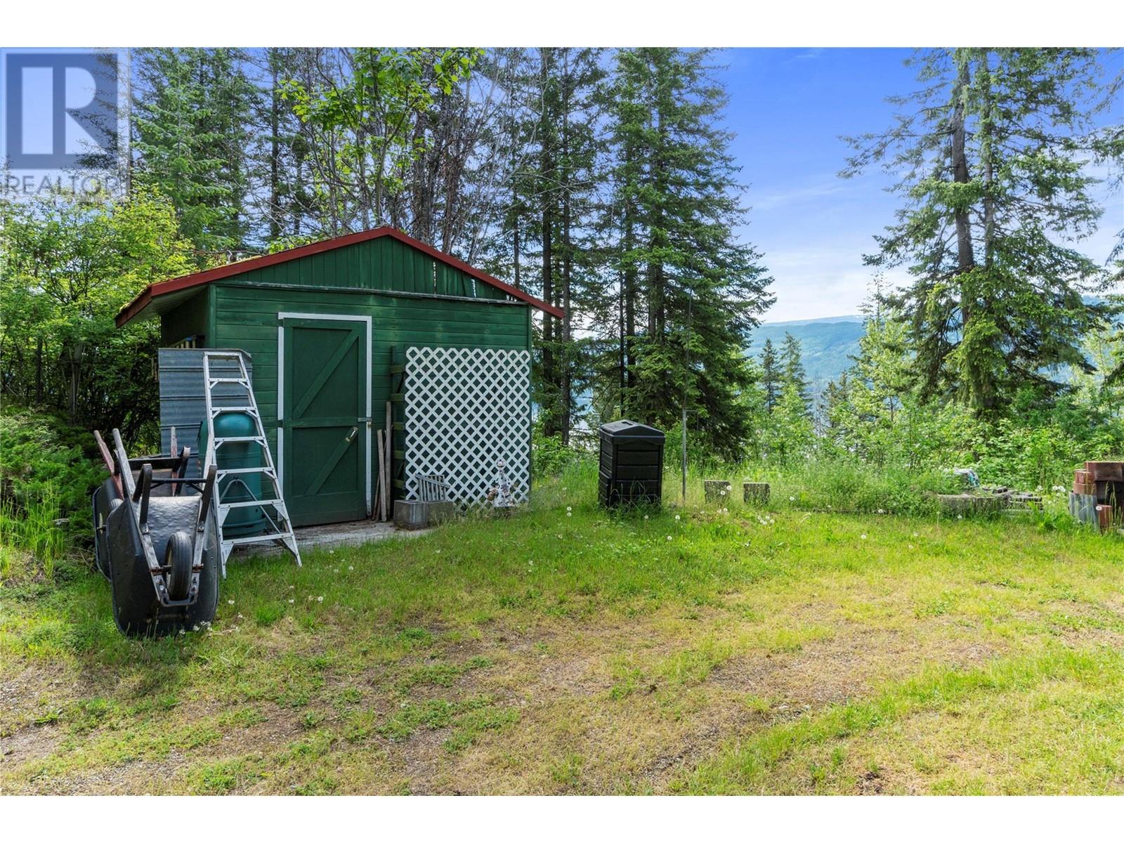 6497 Lindsay Road, Magna Bay, British Columbia  V0E 1M7 - Photo 11 - 10345574