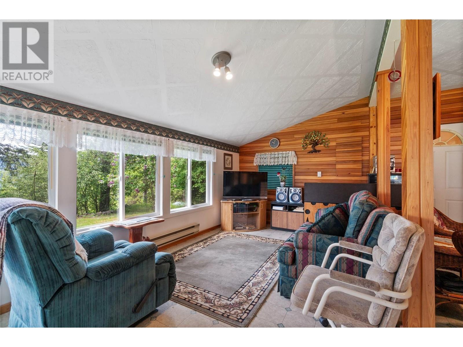 6497 Lindsay Road, Magna Bay, British Columbia  V0E 1M7 - Photo 18 - 10345574