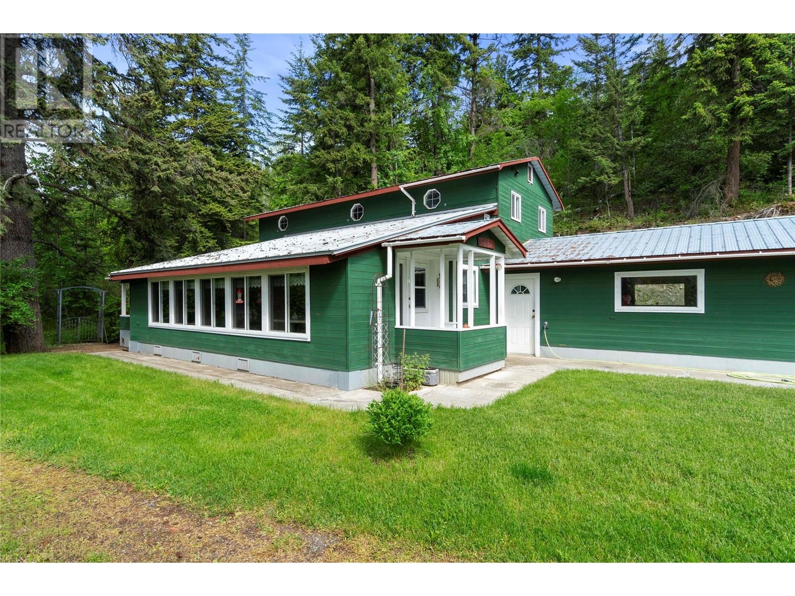 6497 Lindsay Road, Magna Bay, British Columbia  V0E 1M7 - Photo 2 - 10345574