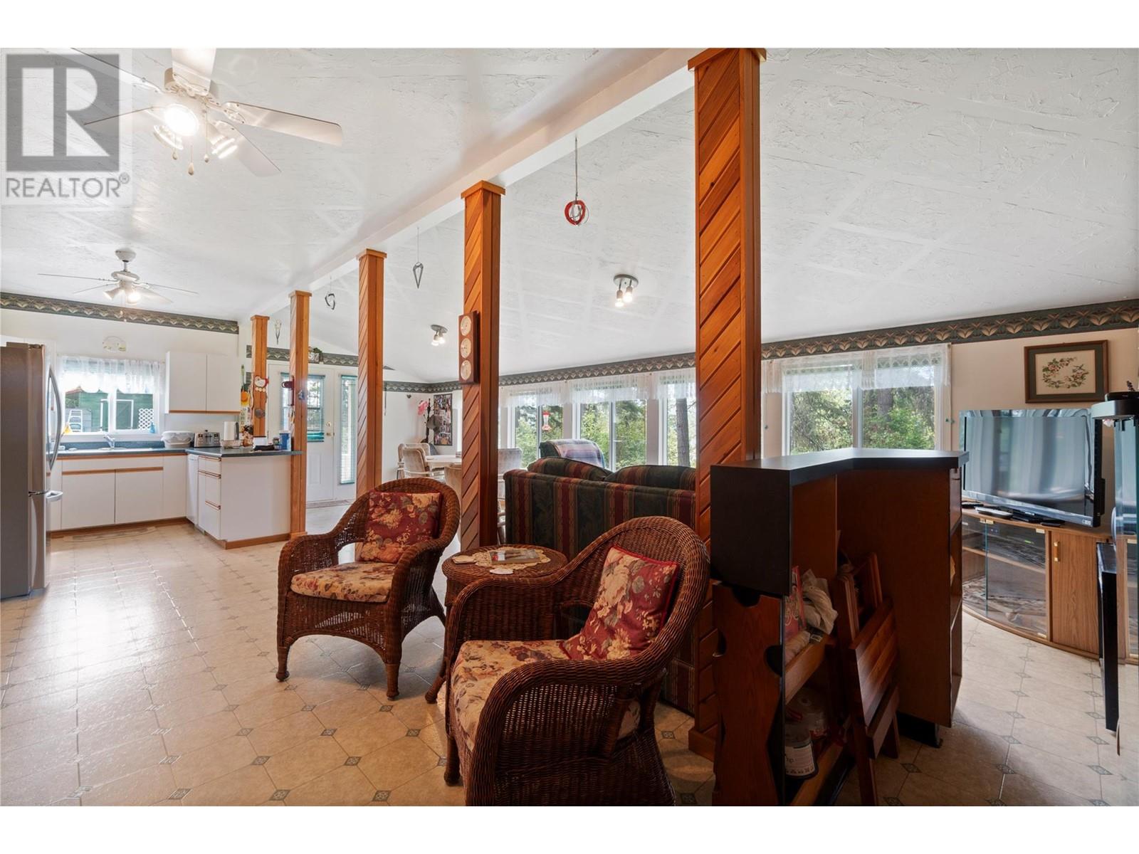 6497 Lindsay Road, Magna Bay, British Columbia  V0E 1M7 - Photo 27 - 10345574