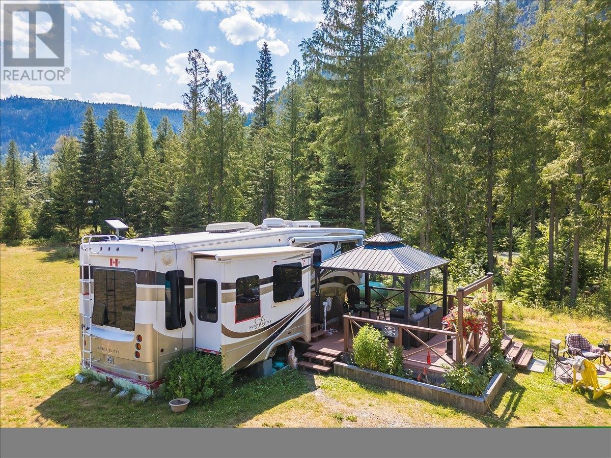 1025 Alexander Gravel Pit Road, Cooper Creek, British Columbia  V0G 1N0 - Photo 1 - 10338376