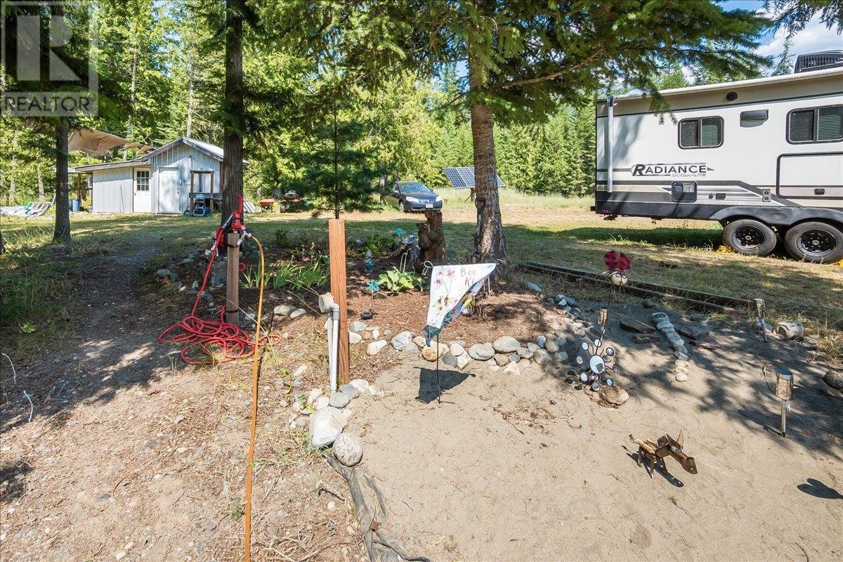1025 Alexander Gravel Pit Road, Cooper Creek, British Columbia  V0G 1N0 - Photo 13 - 10338376