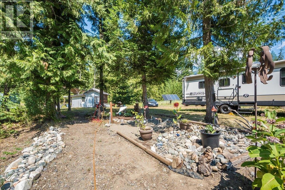1025 Alexander Gravel Pit Road, Cooper Creek, British Columbia  V0G 1N0 - Photo 14 - 10338376