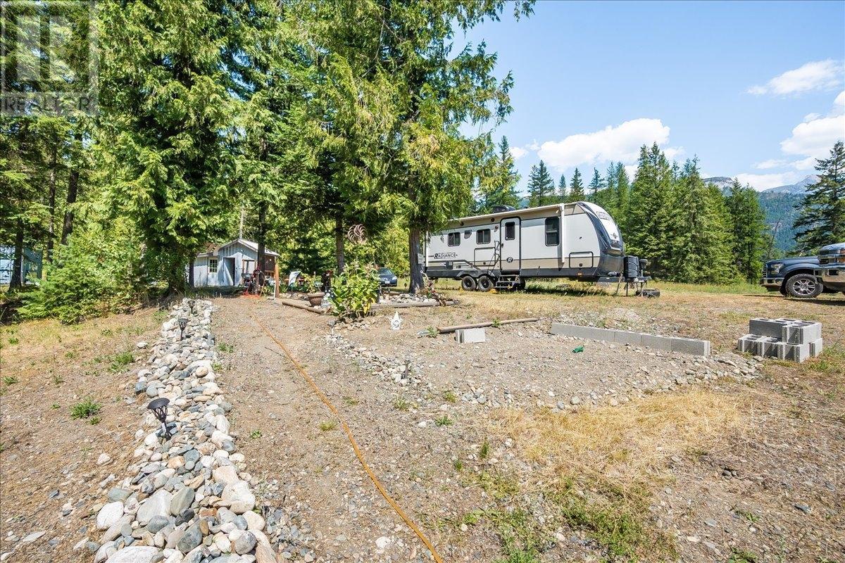 1025 Alexander Gravel Pit Road, Cooper Creek, British Columbia  V0G 1N0 - Photo 15 - 10338376