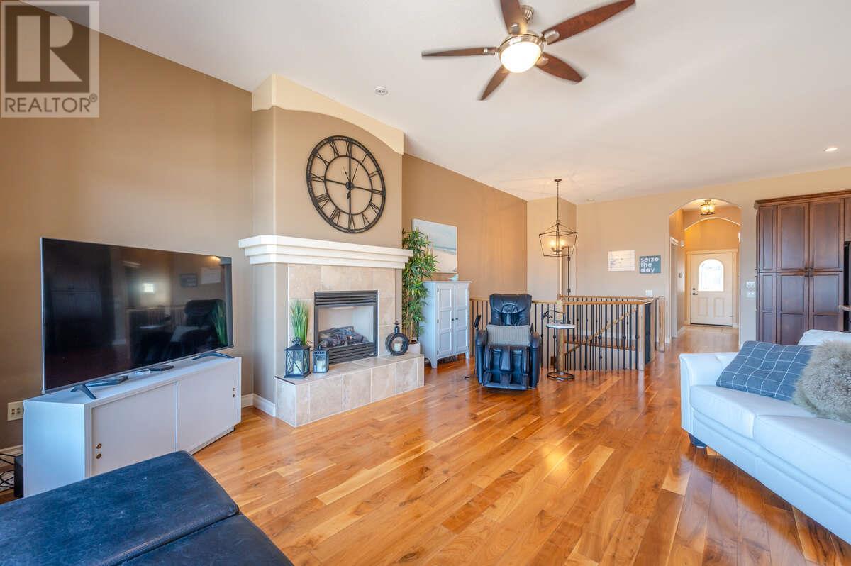 1564 Holden Road, Penticton, British Columbia  V2A 8M9 - Photo 6 - 10345860