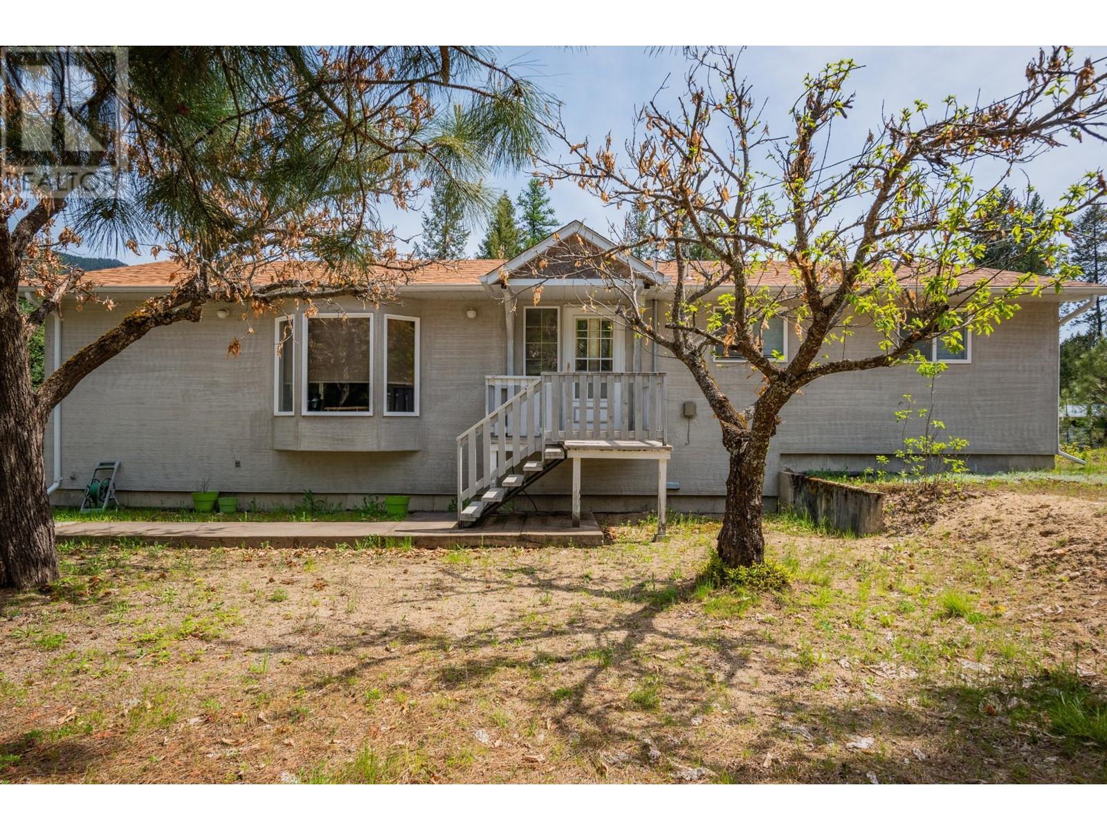 60 Chase Road, Christina Lake, British Columbia  V0G 1E0 - Photo 1 - 10345494