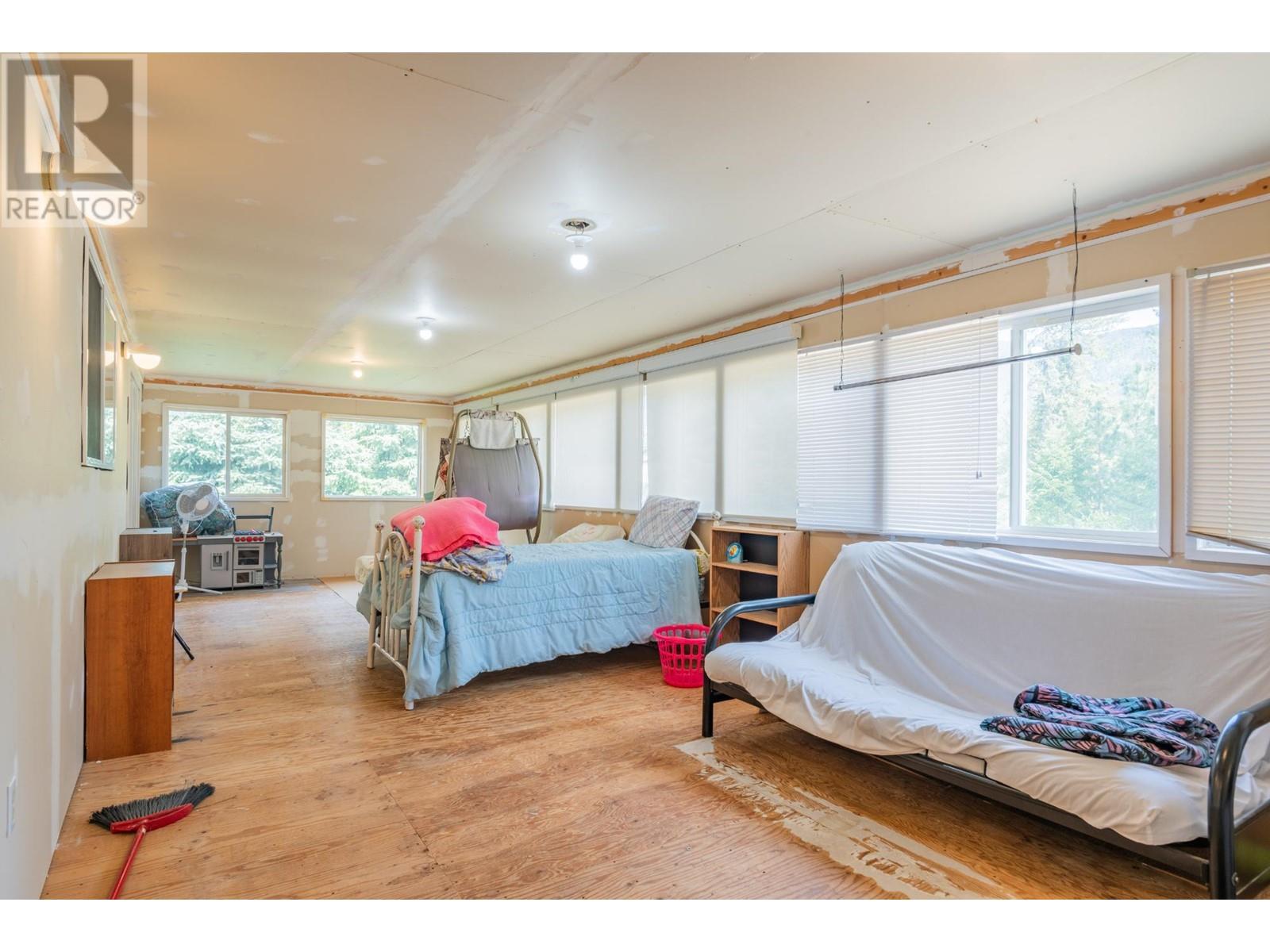 60 Chase Road, Christina Lake, British Columbia  V0G 1E0 - Photo 16 - 10345494