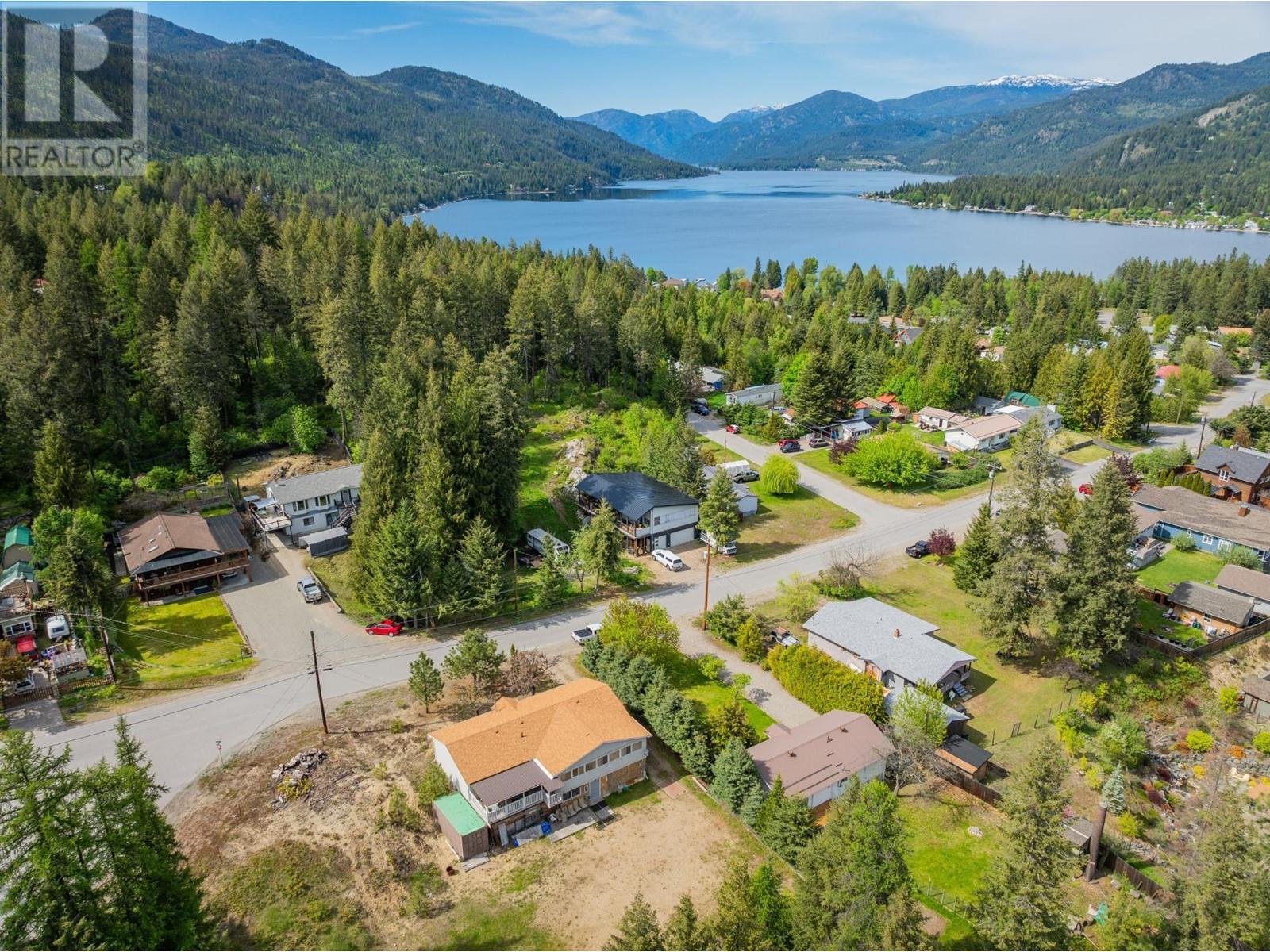 60 Chase Road, Christina Lake, British Columbia  V0G 1E0 - Photo 2 - 10345494