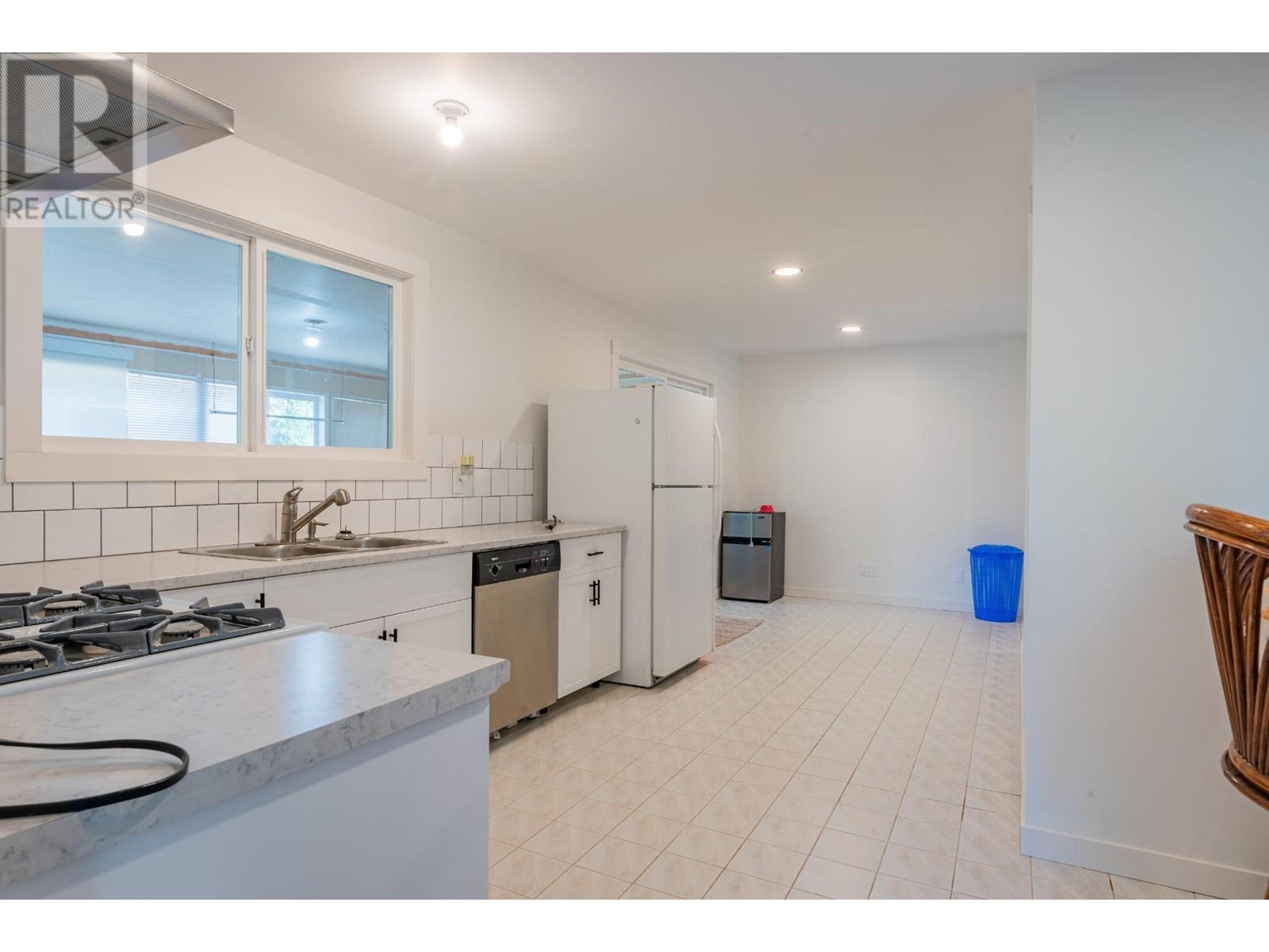 60 Chase Road, Christina Lake, British Columbia  V0G 1E0 - Photo 4 - 10345494
