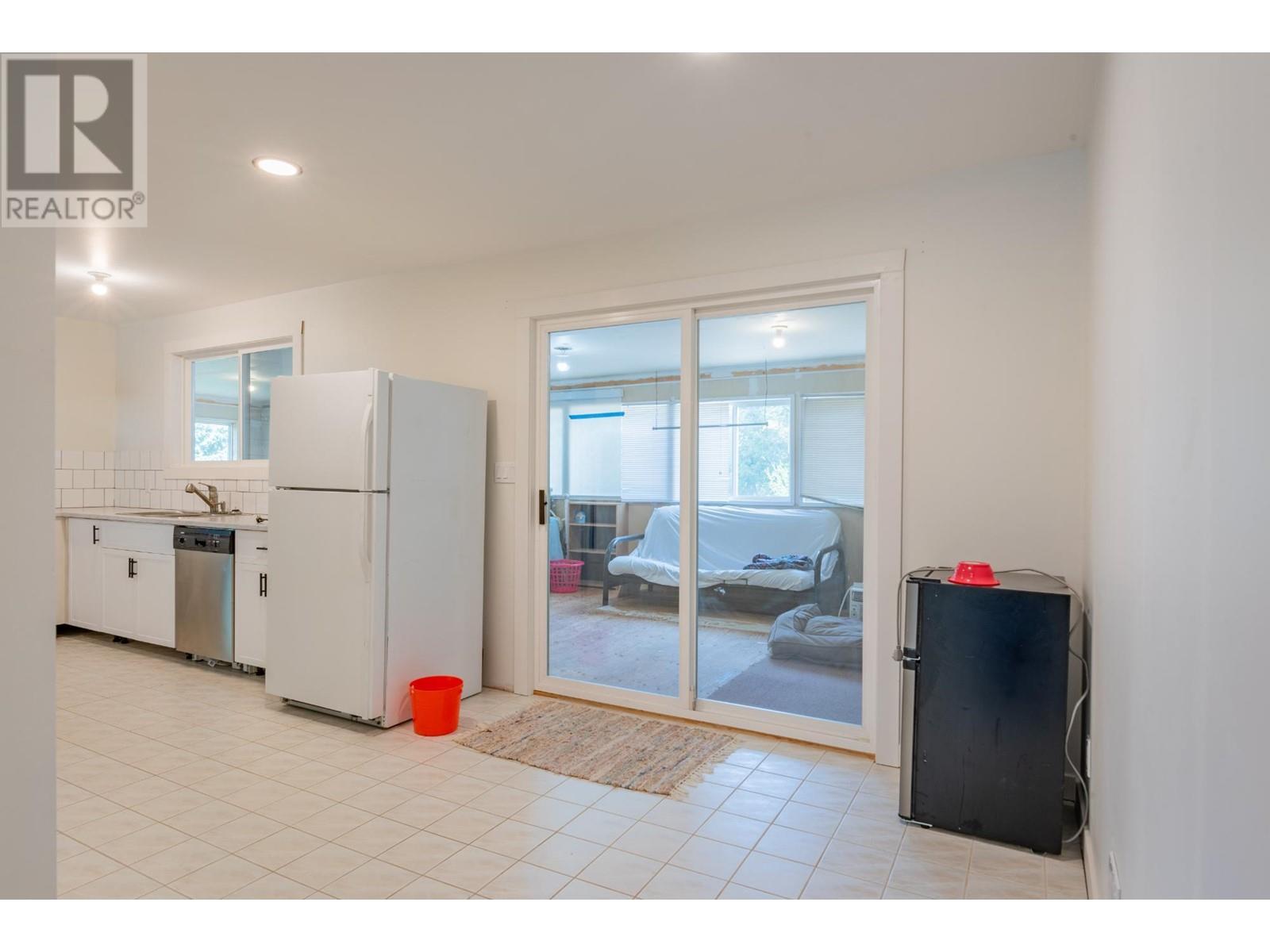 60 Chase Road, Christina Lake, British Columbia  V0G 1E0 - Photo 5 - 10345494