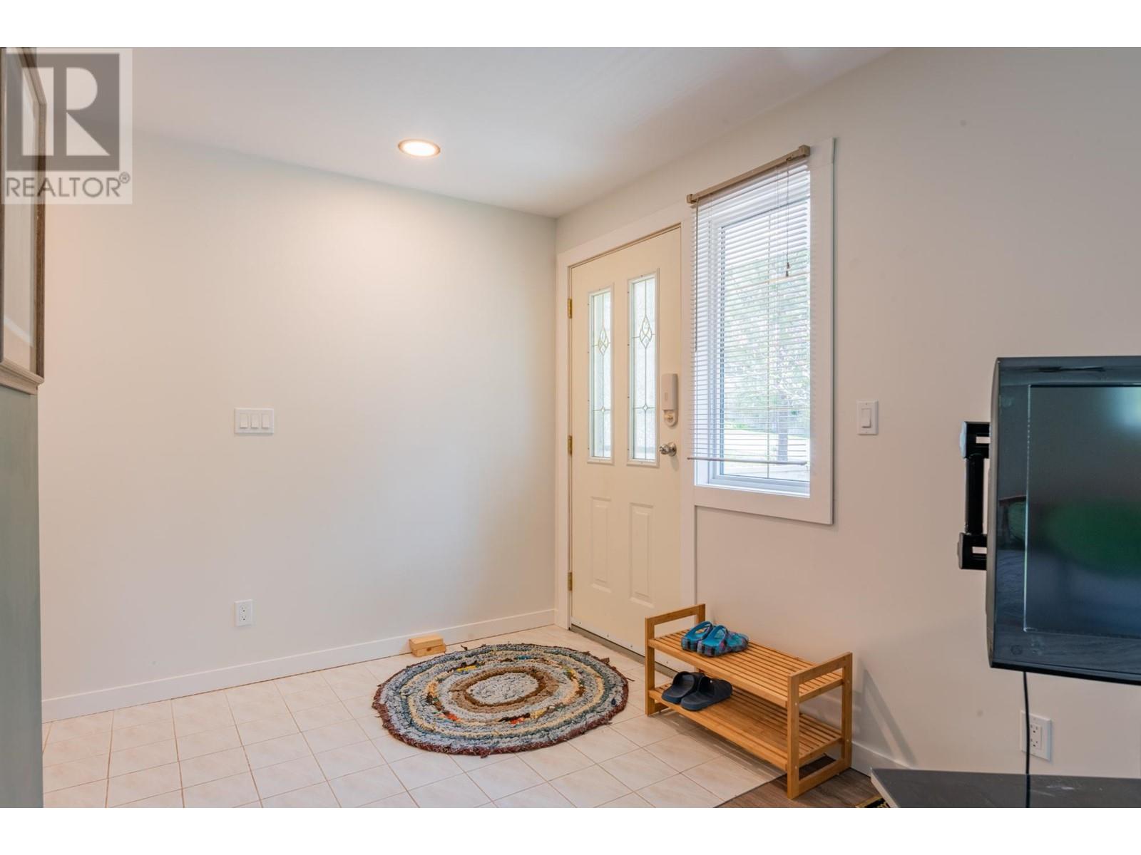 60 Chase Road, Christina Lake, British Columbia  V0G 1E0 - Photo 6 - 10345494