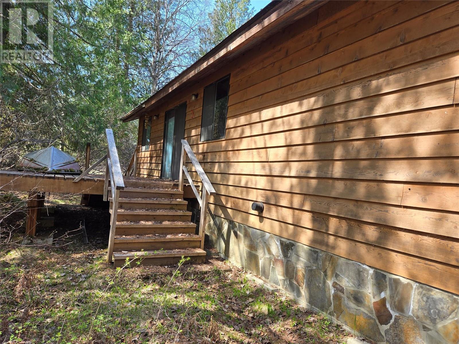 6268 Picard Road, Appledale, British Columbia  V0G 2J0 - Photo 24 - 10345836