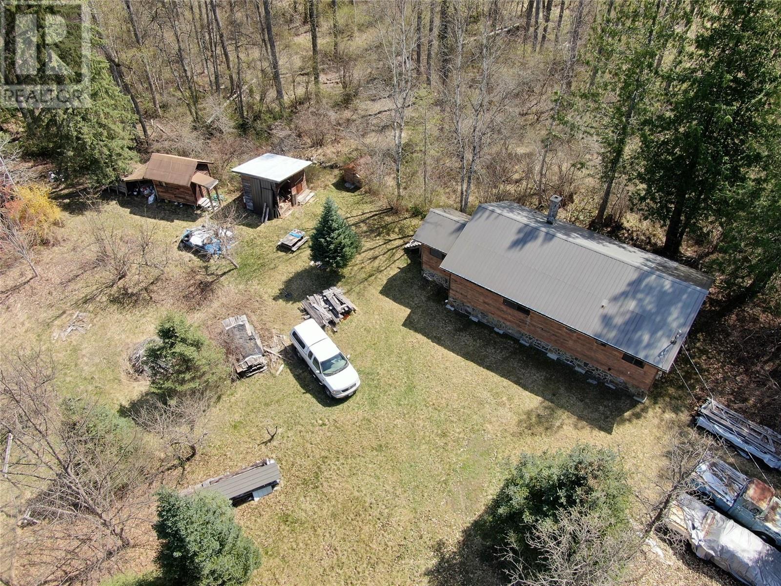 6268 Picard Road, Appledale, British Columbia  V0G 2J0 - Photo 3 - 10345836