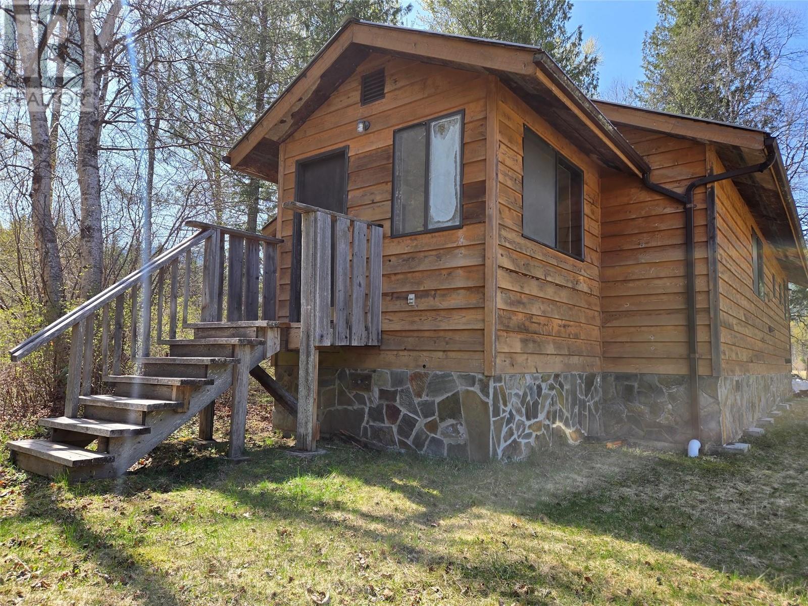 6268 Picard Road, Appledale, British Columbia  V0G 2J0 - Photo 4 - 10345836