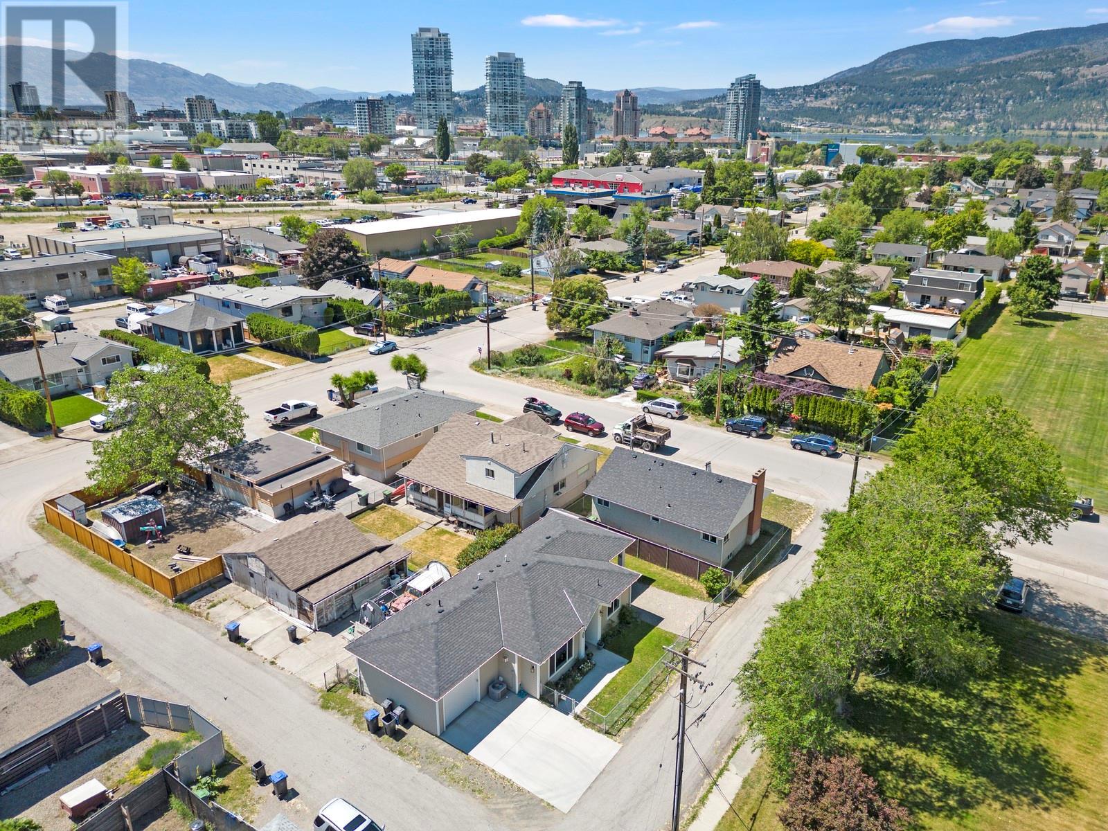 875-877 Jones Street, Kelowna, British Columbia  V1Y 2S6 - Photo 1 - 10345653