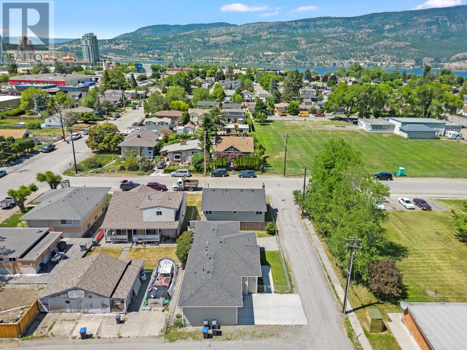 875-877 Jones Street, Kelowna, British Columbia  V1Y 2S6 - Photo 3 - 10345653