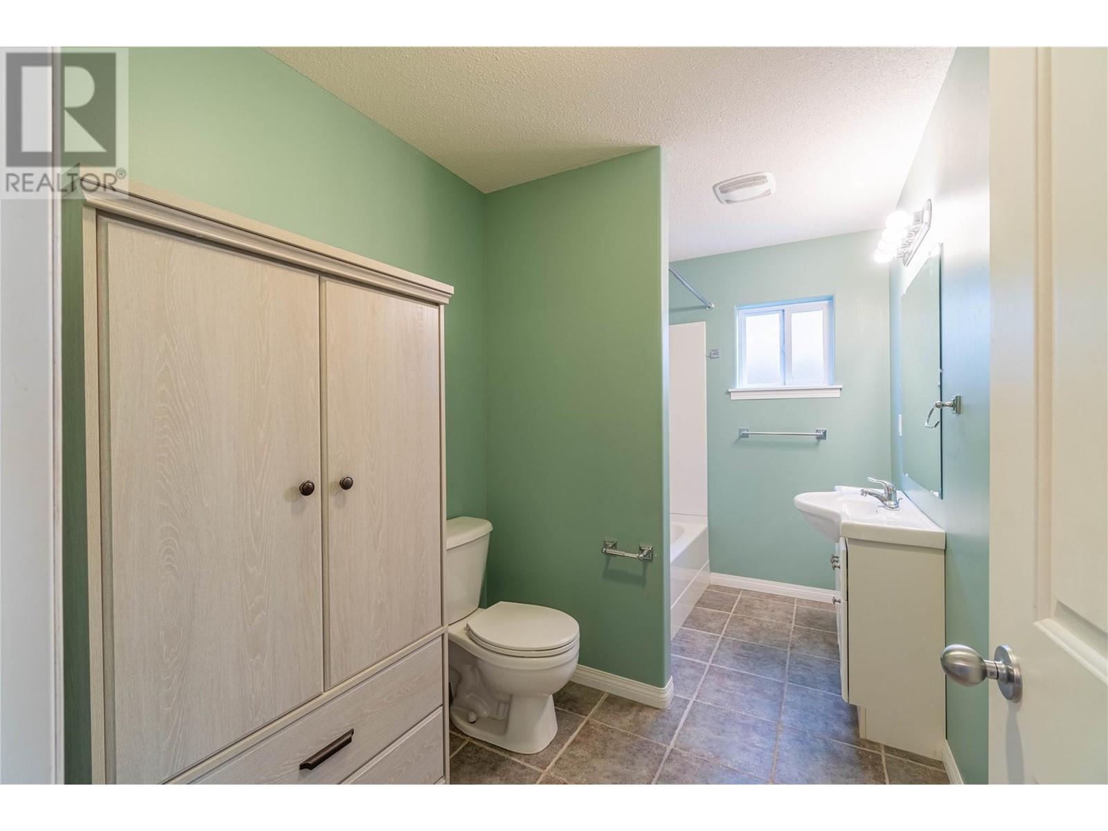 1221 Raven Drive, Kamloops, British Columbia  V2B 8P3 - Photo 27 - 10345272