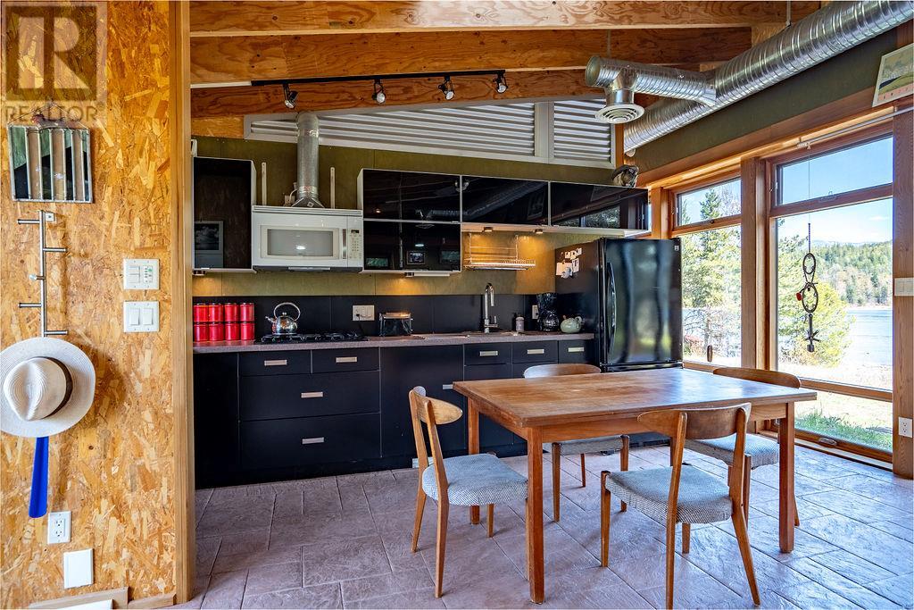 8902 Beach Street, Balfour, British Columbia  V0G 1C0 - Photo 16 - 10342192