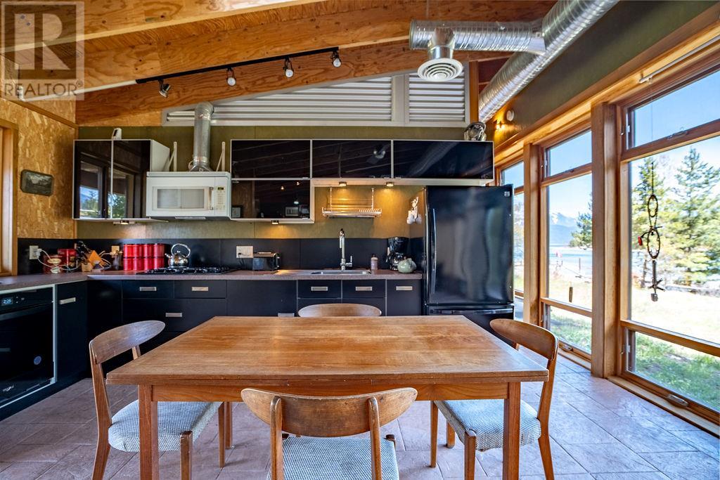 8902 Beach Street, Balfour, British Columbia  V0G 1C0 - Photo 17 - 10342192