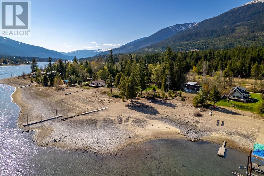 8902 Beach Street, Balfour, British Columbia  V0G 1C0 - Photo 2 - 10342192