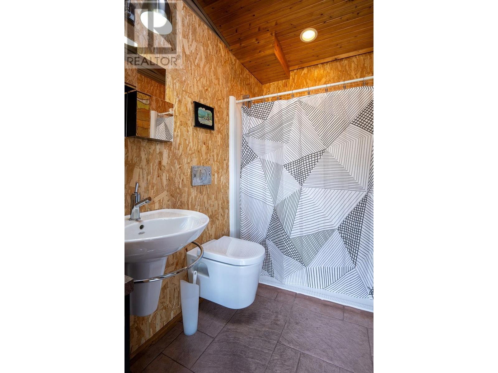 8902 Beach Street, Balfour, British Columbia  V0G 1C0 - Photo 27 - 10342192