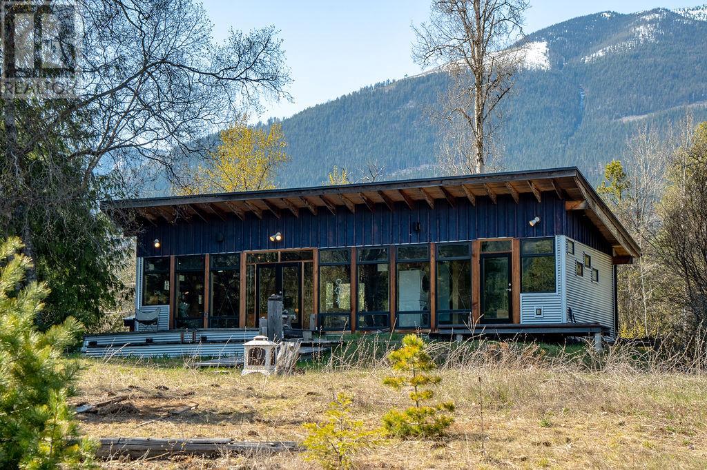 8902 Beach Street, Balfour, British Columbia  V0G 1C0 - Photo 3 - 10342192