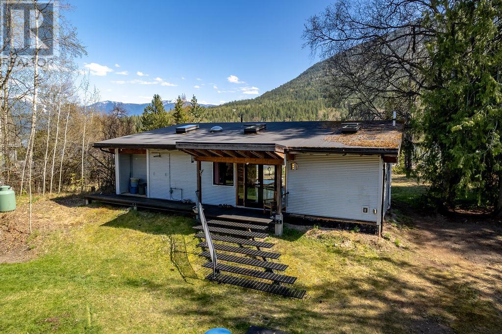8902 Beach Street, Balfour, British Columbia  V0G 1C0 - Photo 37 - 10342192