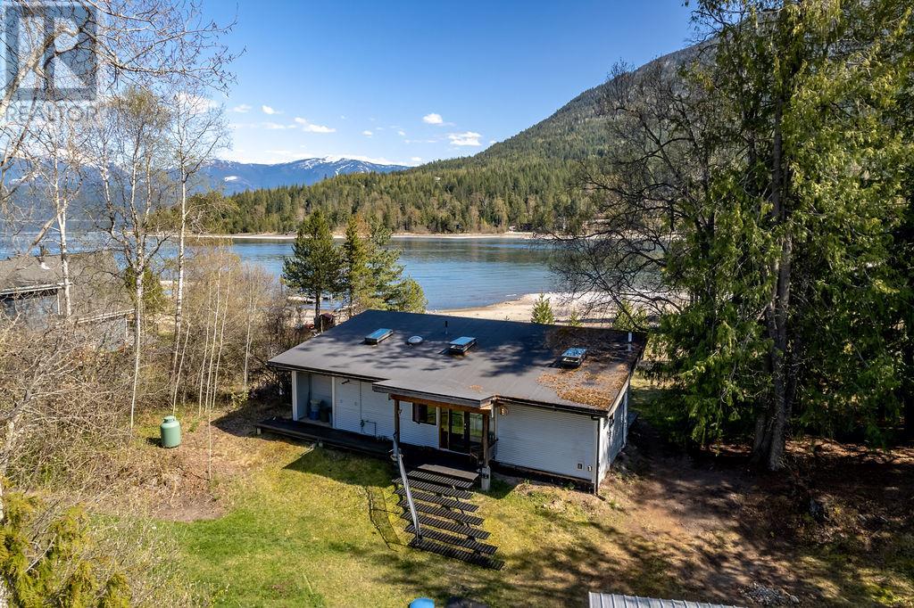 8902 Beach Street, Balfour, British Columbia  V0G 1C0 - Photo 4 - 10342192