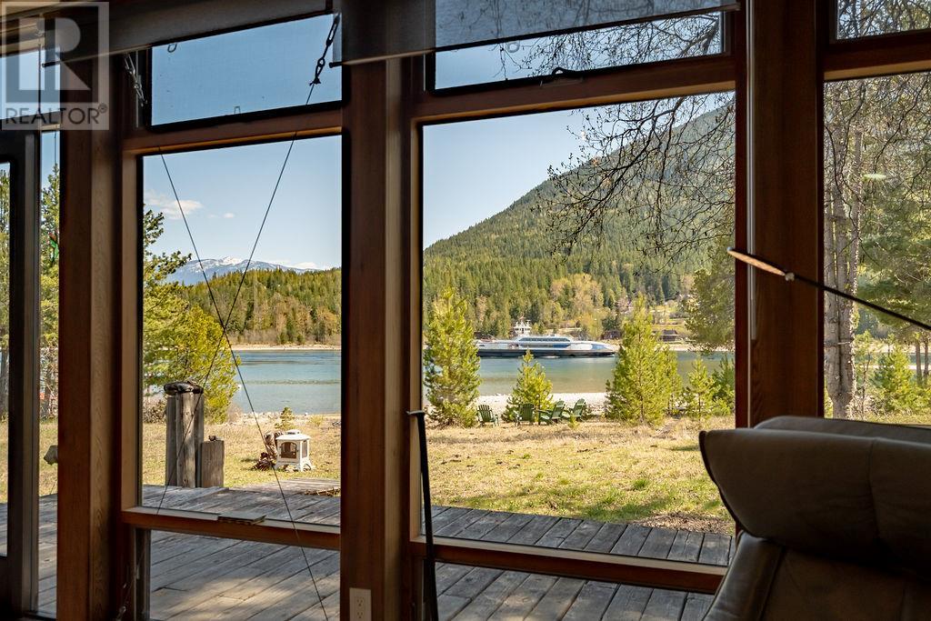8902 Beach Street, Balfour, British Columbia  V0G 1C0 - Photo 9 - 10342192